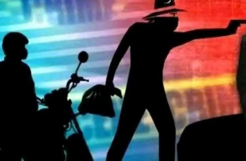 Gurgaon, cheapest car lure called to work with Gurgaon, priest सस्ती कार का लालच दें बुलाया गुडग़ांव, पुजारी के साथ कर दिया ये काम