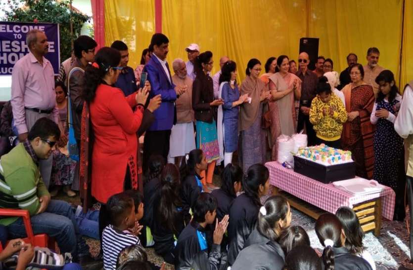 Disability Day news इन्टरनेशनल डे आॅफ पिपुल्स विद डिसेबिलिटी की पूर्व संध्या पर दृष्टिबांधित बच्चों ने गीत गाए