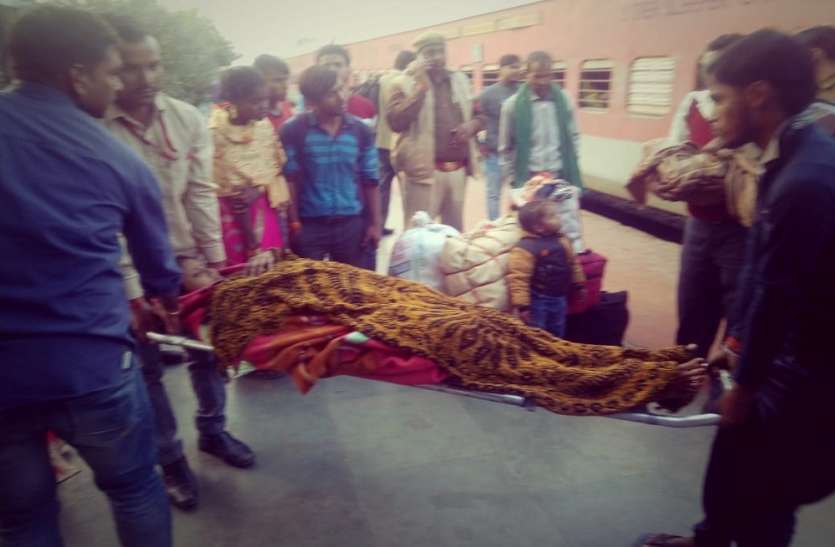 etawah महाबोधी एक्सप्रेस में महिला ने बच्ची को दिया जन्म