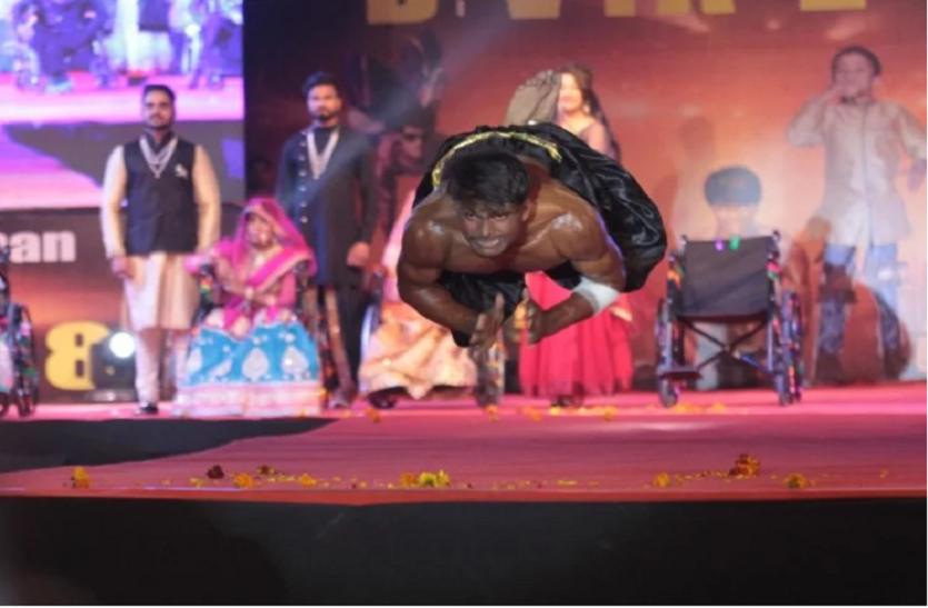 divyang models show talent in fashion show program इनके टैलेंट को देखकर सभी रह गए दंग, आप भी देखें तस्वीरें