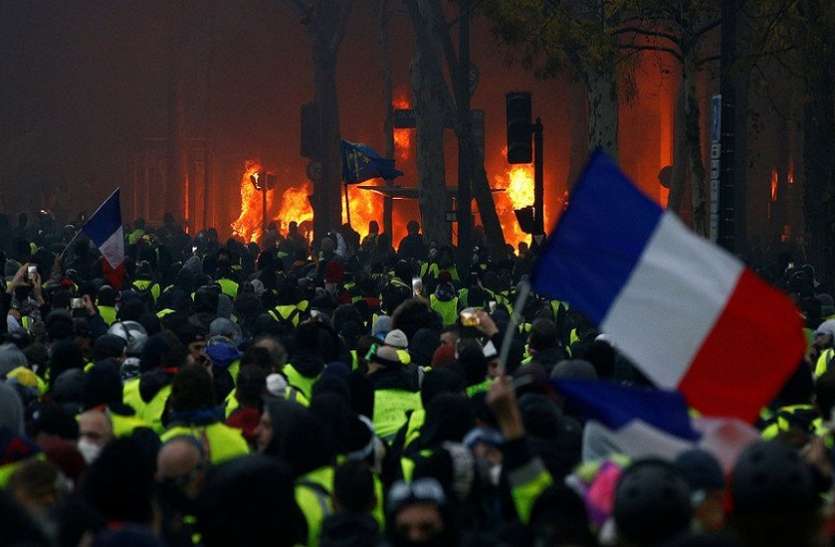 France Protest प्रदर्शनकारियों के आगे झुकी फ्रांस की सरकार, तेल पर लगे टैक्स को हटाने का किया ऐलान