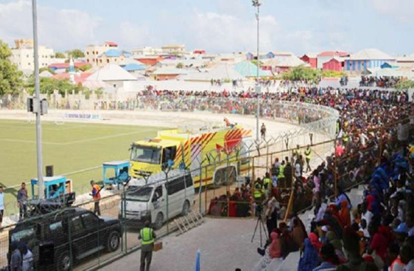 footbal stedium बीच मैच में पता चला स्टेडियम में है बम, एक फोन कॉल के बाद मची अफरा-तफरी
