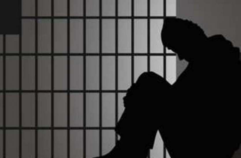 an indian based bus agecncy admin jailed for 1 year in bribe case रिश्वत लेने के आरोप में भारतीय मूल का बस एजेंसी प्रबंधक को एक साल की सजा