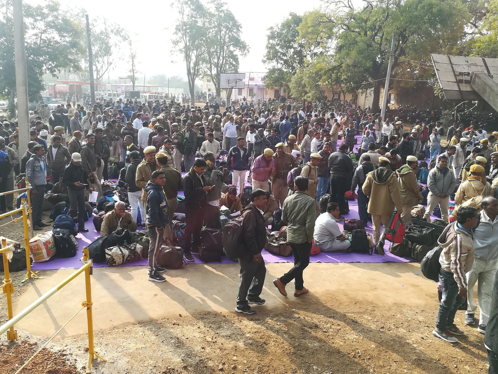pratapgarh प्रत्याशियों के भाग्य ईवीएम में होंगे कैद
