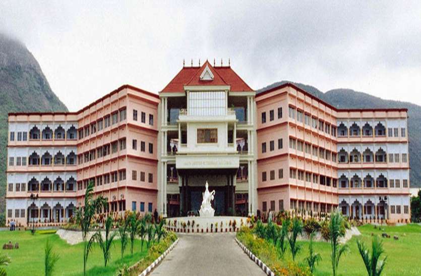 Amrita Vishwa Vidyapeetham Amrita Vishwa Vidyapeetham से कर सकते हैं B Tech, 22 अप्रेल को होगी प्रवेश परीक्षा