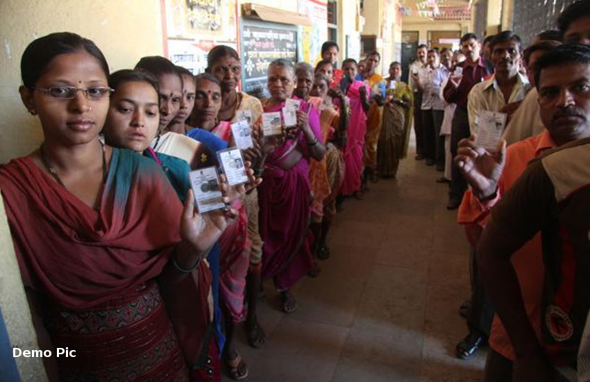 banswara Rajasthan Assembly Election 2018 : बांसवाड़ा के 12 लाख 33 हजार मतदाता बटन दबाकर लिखेंगे 34 प्रत्याशियों की किस्मत