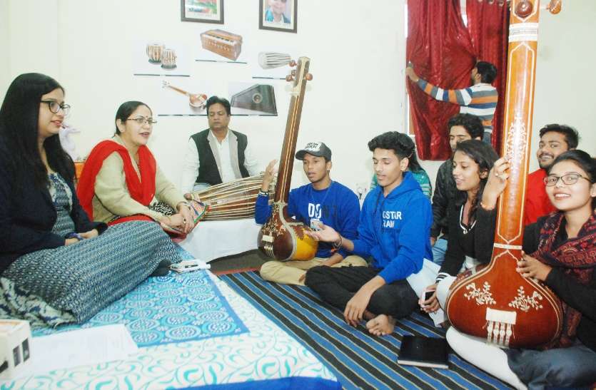 tansen samaroh 2018 at gwalior in hindi तानसेन समारोह 2018 : शहर के विभिन्न संगीत महाविद्यालय के स्टूडेंट्स करेंगे धु्रपद से हर सभा की शुरुआत