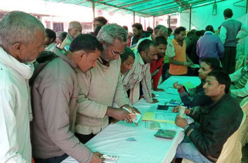Many cases were solved in Lok Adalat, Husband-Wife in singrauli अदालत में हुआ कुछ ऐसा कि खुश होकर घर लौटे एक दूसरे के बैरी पति-पत्नी