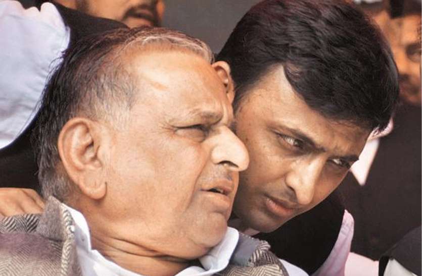mulayam singh yadav एक नये मोड़ पर पहुंची मुलायम कुनबे की रार! इस बार चाचा-भतीजा नहीं बल्कि भाइयों में बढ़ीं दूरियां