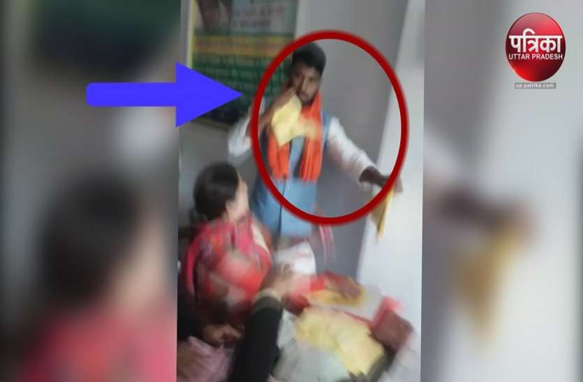 CCTV Footage viral यूपी कॉलेज छात्रसंघ चुनाव पर मतपत्र फाड़ने का सीसीटीवी फुटेज वायरल, पुलिस की भूमिका पर बड़ा सवाल
