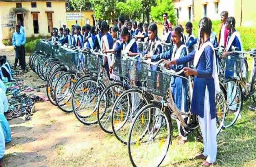 जांजगीर जिले की 6835 तो सक्ती शैक्षणिक जिले के 5 हजार छात्राओं को देना है साइकिल नए साल में जिले के 12 हजार छात्राओं को मिलेगी 'सरस्वती की साइकिल'
