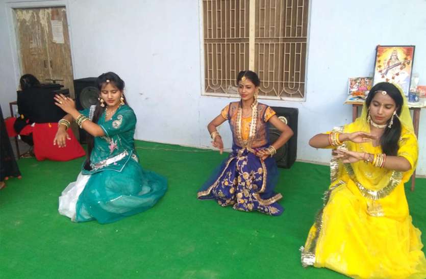 Degana News सांस्कृतिक कार्यक्रम में छात्राओं ने दी प्रस्तुति