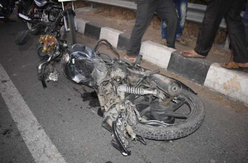 Road accident ट्रक की टक्कर से दो भाइयों सहित तीन की मौत