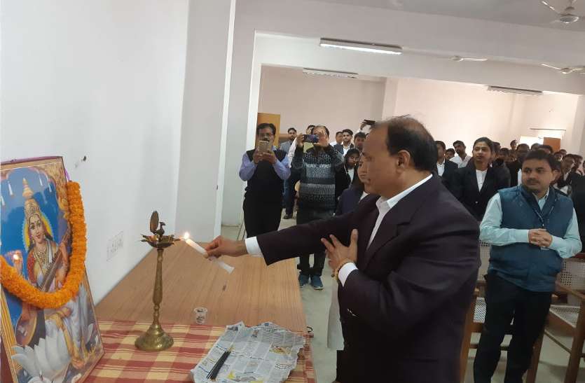 National lok adalat हाईकोर्ट के रजिस्ट्रार की पहल पर वकीलों ने वापस लिया नेशनल लोक अदालत का बहिष्कार, निपटे 99 प्रकरण