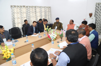 jharkhand CM instructed to make law system strong राष्ट्र विरोधी शक्तियों को किसी कीमत पर पनपने नहीं देंगे-रघुवर दास