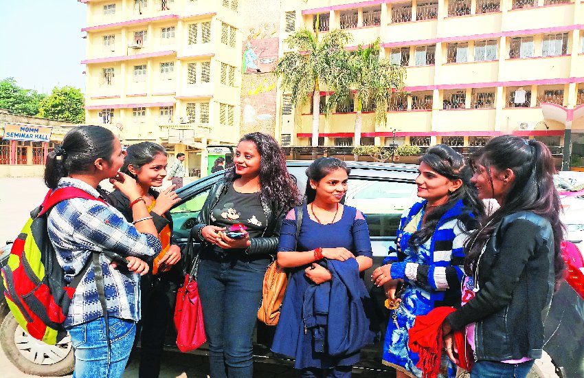 New Year celebration planing Celebration : म्यूजिकल इव और आउटिंग के साथ होगा नए साल का वेलकम