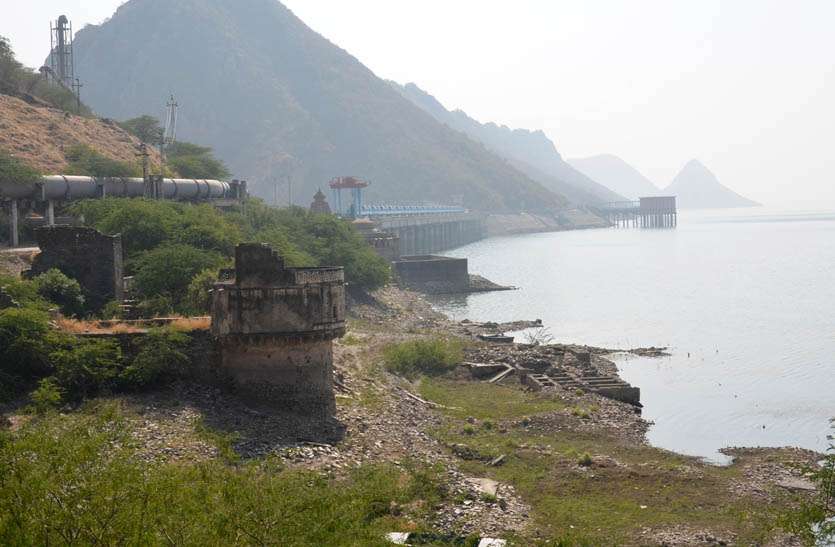 island-starts-showing-the-lack-of-water-in-bisalpur-dam राज्य की लाइफ लाइन बीसलपुर बांध में 2010 के बाद एक बार फिर होने जा रहा ऐसा...