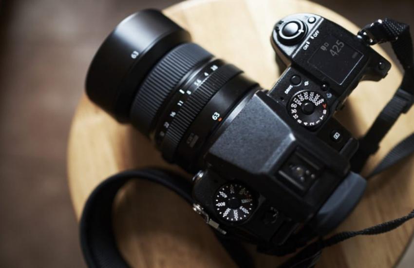 Fujifilm GFX 50R कैमरा हुआ लॉन्च, बस 2 मिनट में जानें कीमत और फीचर्स