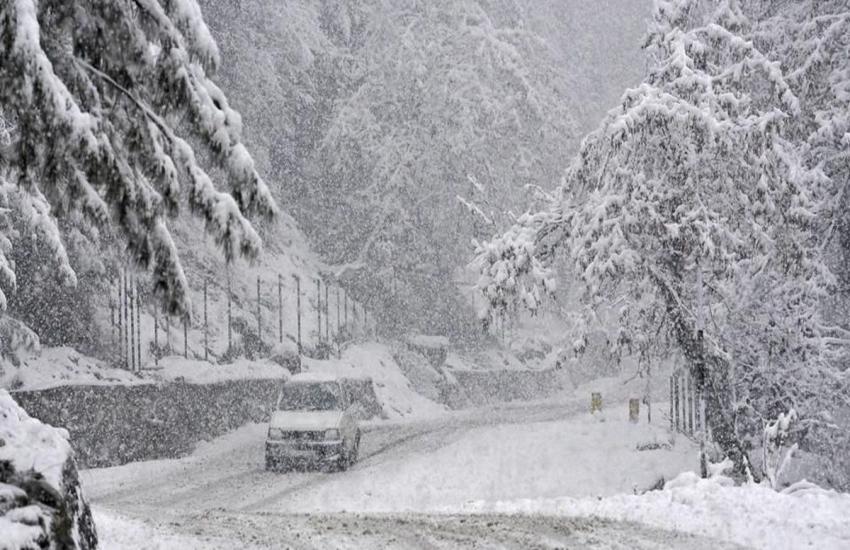 Rain And Snowfall In Jammu Kashmir - जम्मू कश्मीर: पहाड़ों ने ओढ़ी सफेद  चादर, बारिश और बर्फबारी से बढ़ी ठंड | Patrika News