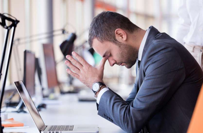 Youth upset with target-based job, increasing heartburn trouble टारगेट बेस्ड जॉब से यूथ परेशान, बढ़ रही दीमागी परेशानी