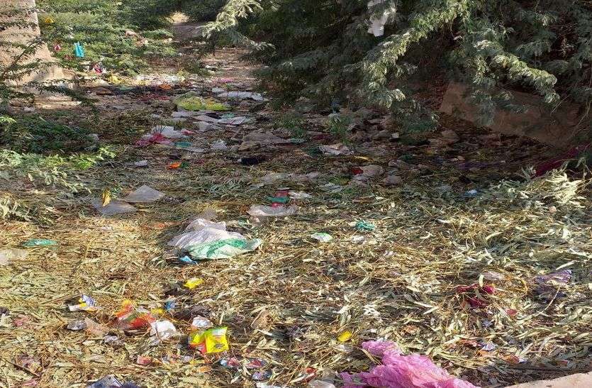 encroachment यहां नालों को ही चट कर रहे अतिक्रमी, रोके कौन
