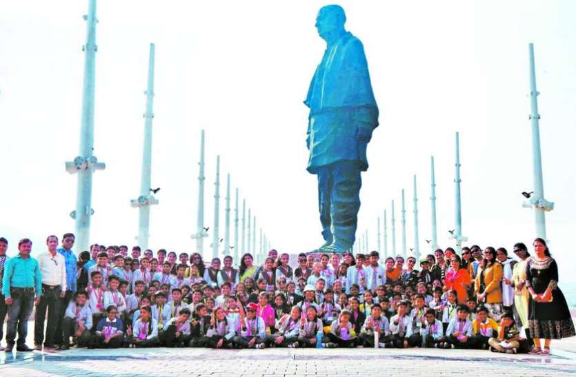 Statue of Unity स्टेच्यू ऑफ यूनिटी देखने पहुंचे स्टूडेंट्स