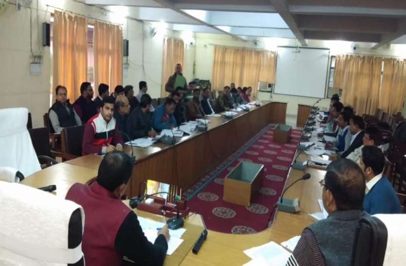 meeting योगी राज में इस जिलाधिकारी ने दिए खुलेआम वसूली के निर्देश