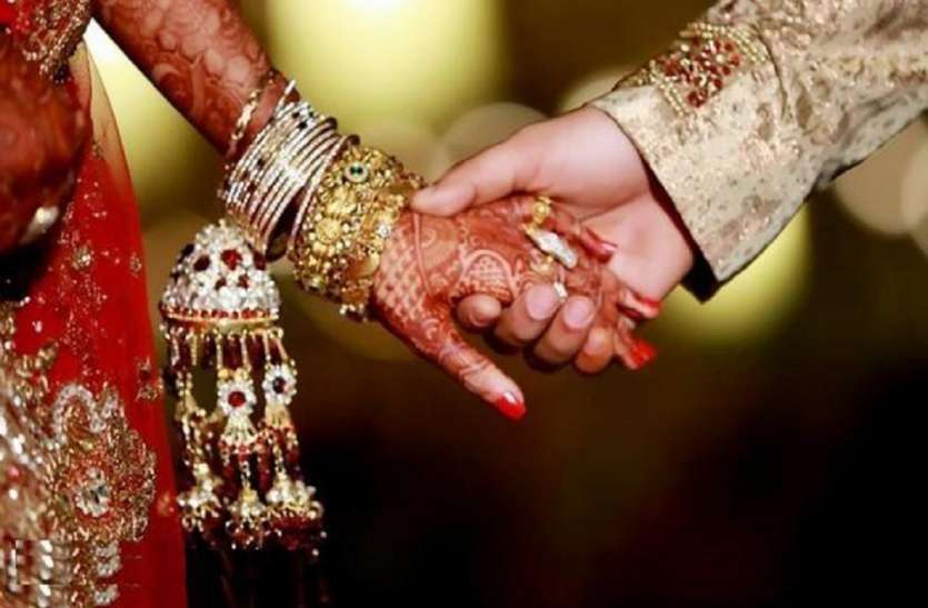 शादी प्यार में दोनों ने खा लिया जहर, परिजनों का कलेजा पसीजा तो अस्पताल में कराई शादी