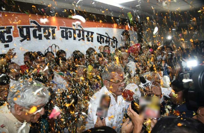 Chhattisgarh News भूपेश ने नेताओं को फोन कर शपथ ग्रहण समारोह के लिए किया आमंत्रित, सोनिया, राहुल, मनमोहन बनेंगे साक्षी