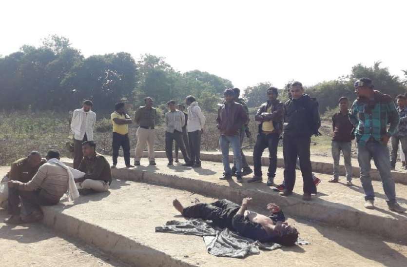 bike riders dropped 180 feet height दर्दनाक हादसा: 180 फुट ऊंचे पुल से नीचे गिरा बाइक सवार, देखकर दहल गए लोग