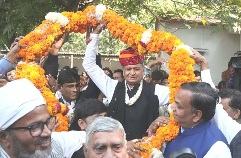 Rajasthan Ashok Gehlot Sachin Pilot Oath taking ceremony राजस्थान में नई 'सरकार' आज ले रही शपथ, मंच से दिखेगी 'महागठबंधन' की शक्ति!