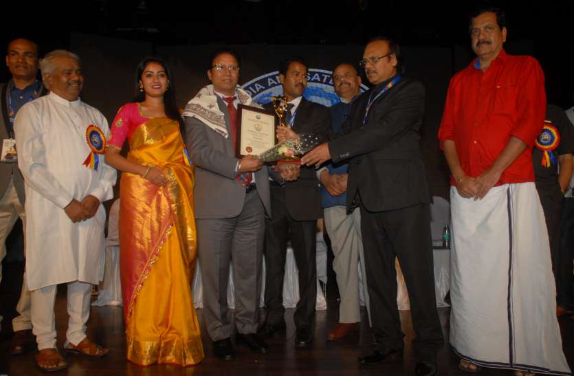 Award राजस्थान पत्रिका को सर्वश्रेष्ठ हिन्दी समाचार पत्र अवार्ड
