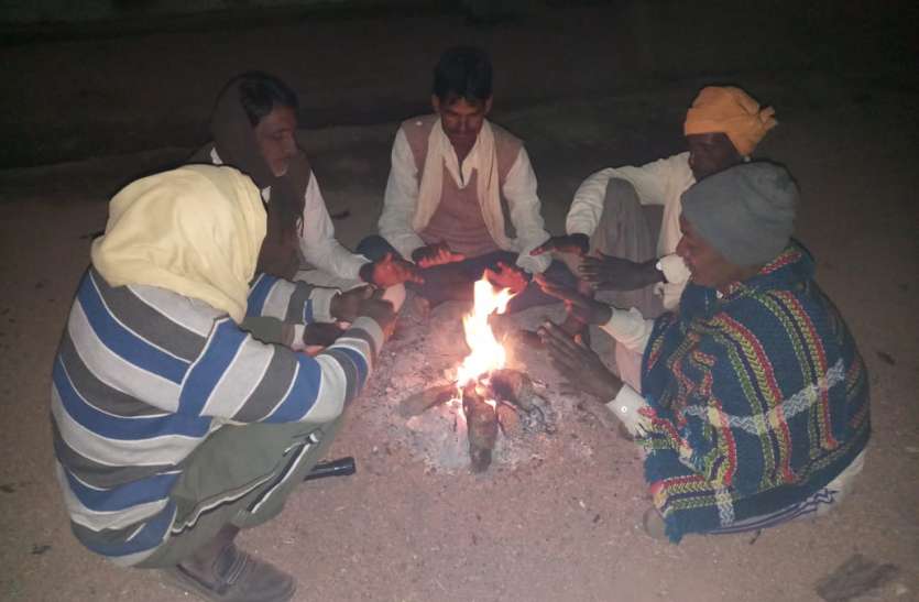 chhatarpur MP : ठंड ने 25 सालों का तोडा रिकॉर्ड, न्यूनतम 1.6 दर्ज, गलन से घरों में दुबके लोग
