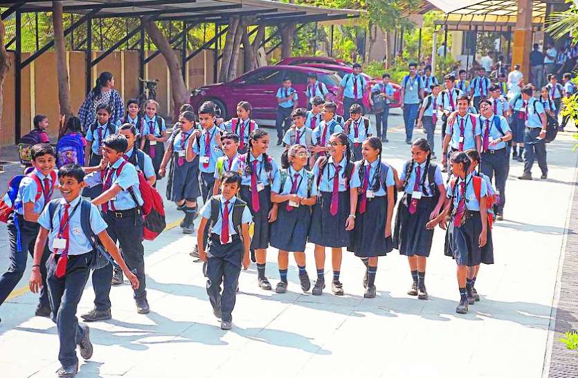 Government school rejuvenates Gulzar, vacuum in private schools सरकारी स्कूल फिर हुए गुलजार, प्राइवेट स्कूलों में वेकेशन जारी