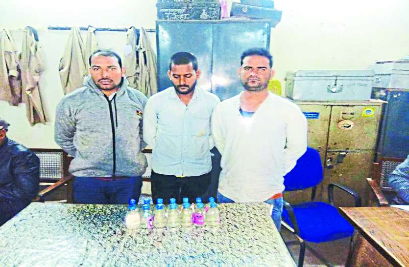 crime news देशी शराब दुकान के कर्मचारी कर रहे थे मिलावट, आबकारी विभाग ने पकड़ा