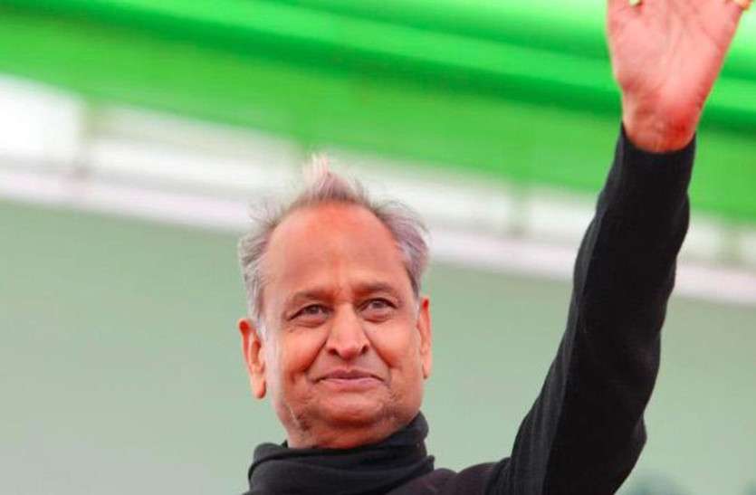 ashok gehlot कर्जमाफी...गहलोत रात को लौटे, अब करेंगे फैसला