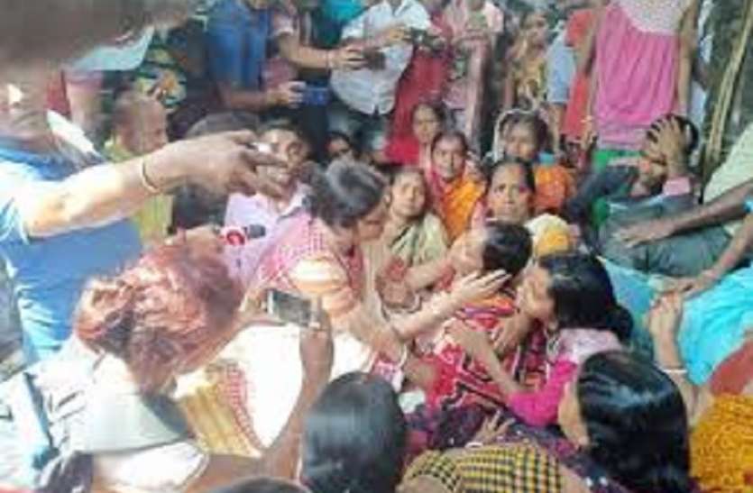 kolkata west bengal दिनहाटा में तृणमूल नेता पर बमबाजी