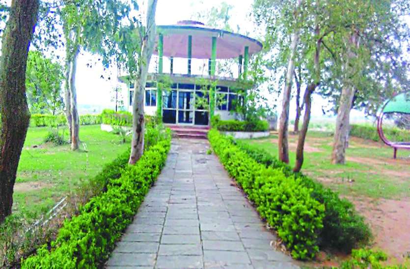 garden योजना असफल, सौर ऊर्जा से रोशन नहीं हो पा रहे है उद्यान