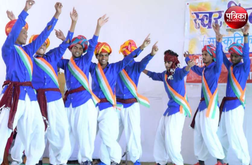 banswara स्वर निनाद-2018 : गोविन्द गुरु कॉलेज में सांस्कृतिक कार्यक्रमों में नृत्यों और गीतों में रमे और खूब झूमे छात्र