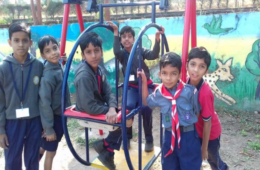 aa एक माह पहले ही प्राइवेट स्कूल बदल चुके हैं टाइमिंग