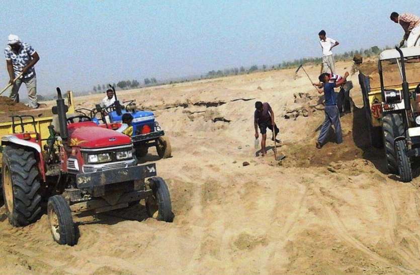 up news बालू माफियाओं खनन अधिकारी को रौदने का प्रयास किया