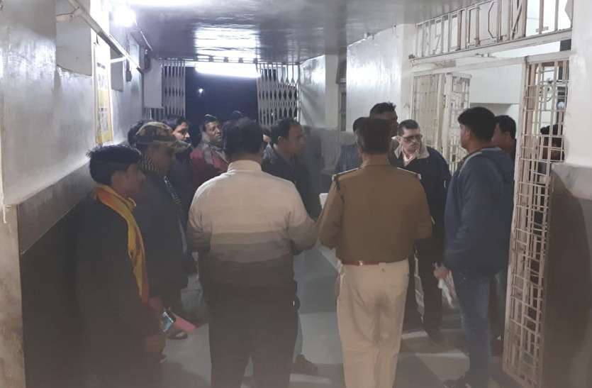 बगदेवा खदान में तीन कर्मचारियों के मौत मामले में मैनेजर और डिप्टी मैनेजर सस्पेंड बगदेवा खदान में तीन कर्मचारियों के मौत मामले में मैनेजर और डिप्टी मैनेजर सस्पेंड