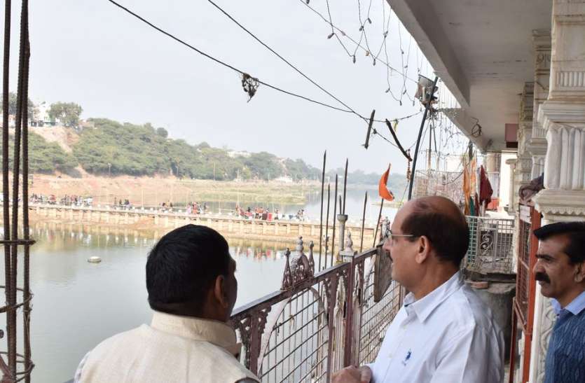 patrika 8 घंटे तक ईएनसी ने अमले के साथ चंबल सहित शिवना प्रोजेक्ट पर नपा के साथ किया मंथन