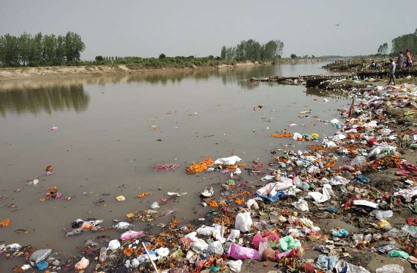 moradabad कुम्भ में कैसे डुबकी लगेगी,इस छोटी गंगा का पानी नहीं बचा आचमन के लायक