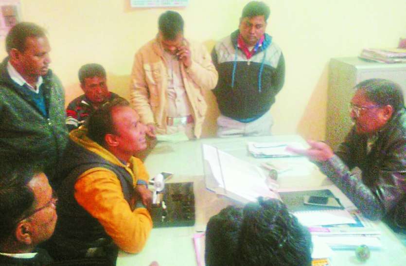 patrika व्यापारी कर रहे मनमानी, उनपर करो कार्रवाई