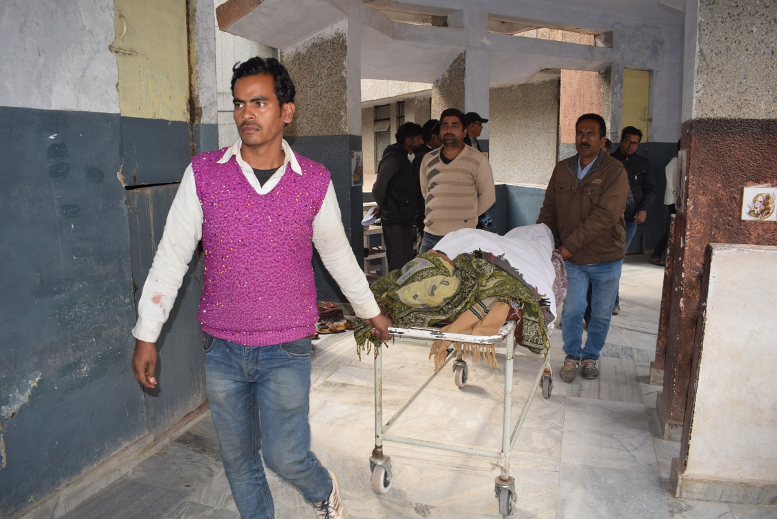 Attack on policeman for robbery in Rewa लूट के इरादे से उपनिरीक्षक सहित महिला पर हमला, सामान लेकर भागे