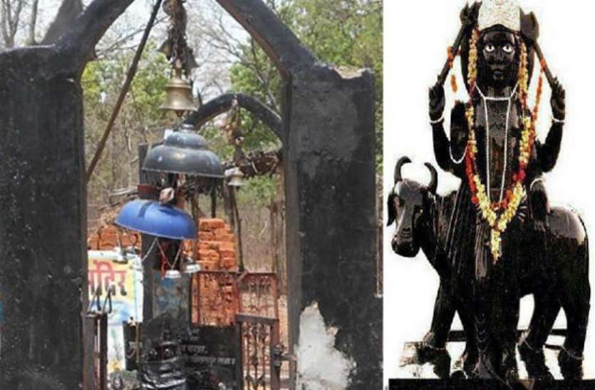 shani mandir देश का इकलौता मंदिर जहां पत्नी संग विराजते हैं शनि देव