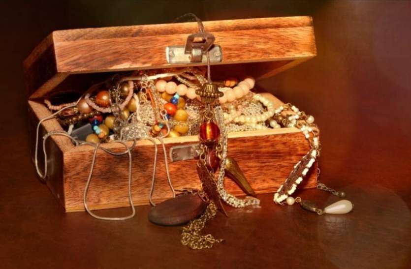 secret treasure रावण संहिता के अनुसार जिन जगहों पर दिखाई दे ये चिन्ह वहां गड़ा होता है खजाना