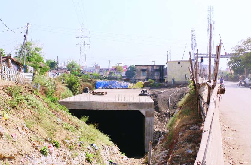 CGNews 35 करोड़ के गोगांव अंडरब्रिज का निर्माण आठ महीने से बंद, पीडब्ल्यूडी के नोटिस का भी असर नहीं