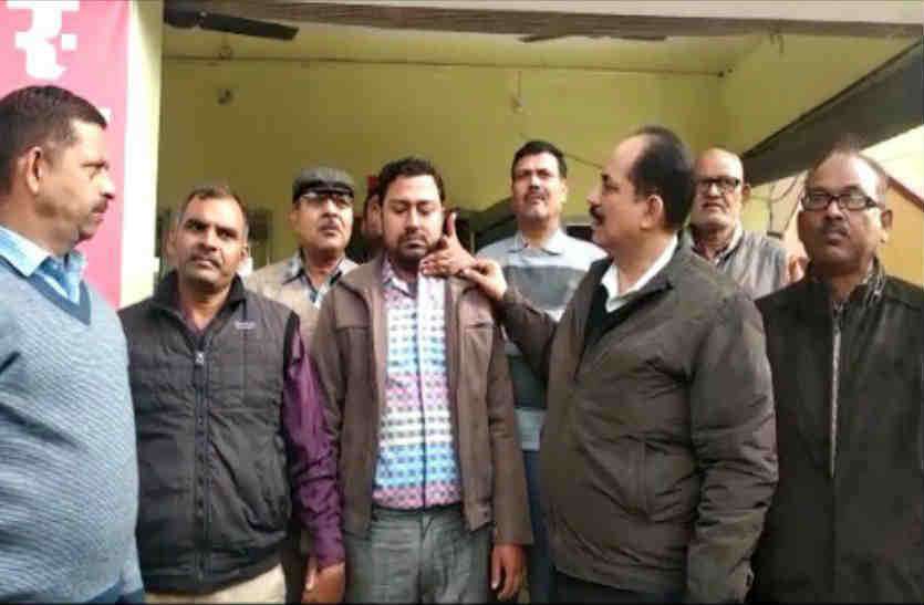 pic Anti Corruption की टीम ने भ्रष्ट लिपिक को 30 हजार रुपये की रिश्वत लेते रंगे हाथ पकड़ा, देखें वीडियो